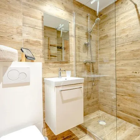 La Florida L Terrace & L Shellter Daire *